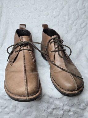 Dansko Women's Tan Leather Lace-Up Ankle Boots